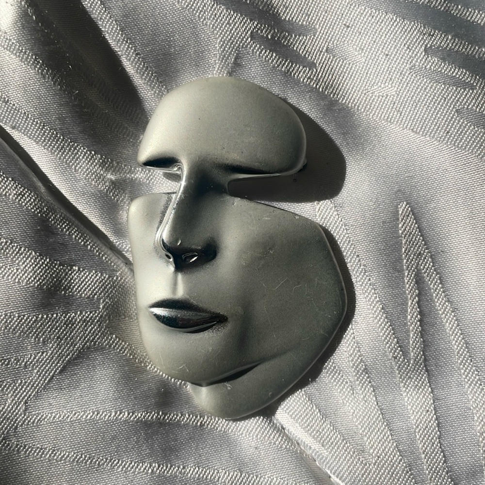 Face Brooch/Pin